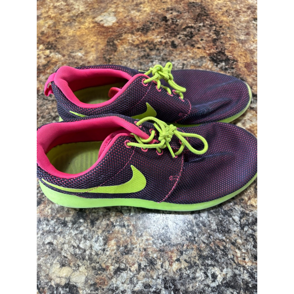 Nike Roshe One Women’s Sneakers - Picture 3 of 9